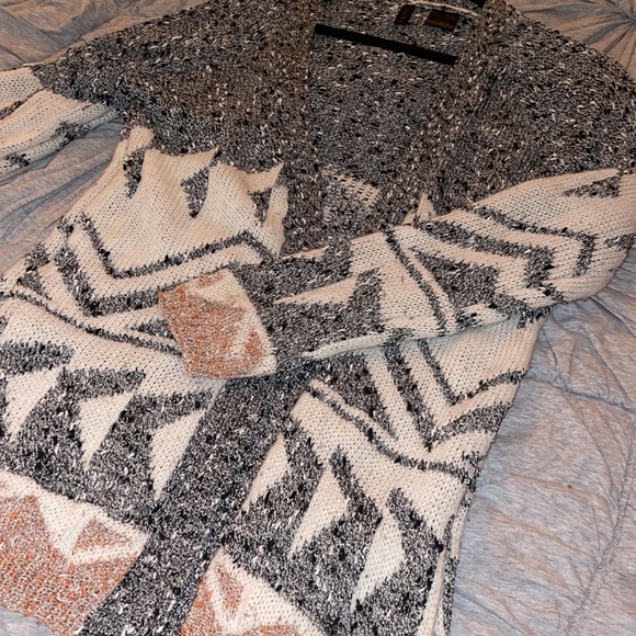 Tilly’s | Chunky Knit Cardigan - Picture 5 of 13